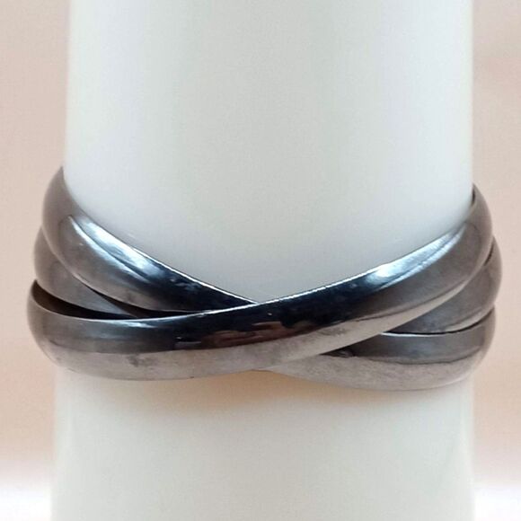 Vintage Interlocking Trio of Silver Toned .25" Wide Bangles Vintage Bracelet - Picture 5 of 5